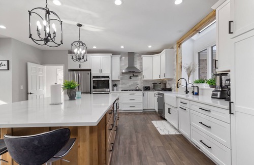 Milford Other | 6BR Modern Farmhouse Retreat | 5acres of Forest!