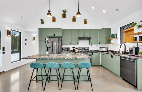 Bethel House | 6BR Mountain Cabin | Hot Tub Fire Pit