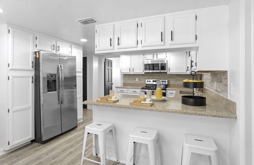 St. James Park House | 6BR Orlando Retreat | Pool, Fireplace & Family Fun