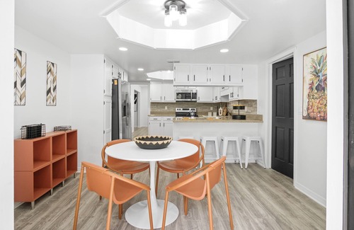 St. James Park House | 6BR Orlando Retreat | Pool, Fireplace & Family Fun