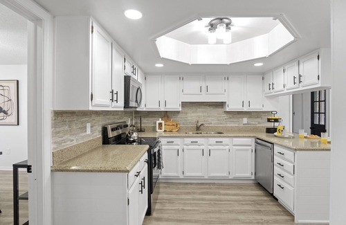 St. James Park House | 6BR Orlando Retreat | Pool, Fireplace & Family Fun