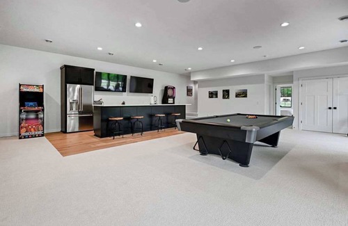 Nekoosa House | 6BR Sand Valley Lodge with Hot Tub Bar & Putting Green