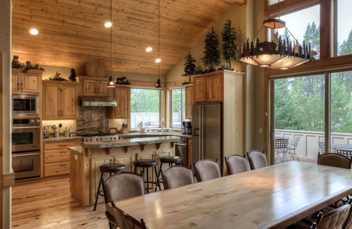 Deer Park House | 6BR, Sunriver, Hot Tub - Elkhorn Lodge