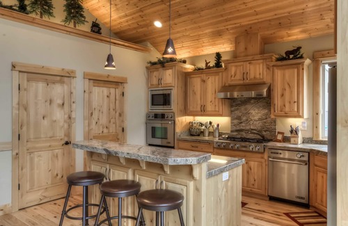 Deer Park House | 6BR, Sunriver, Hot Tub - Elkhorn Lodge