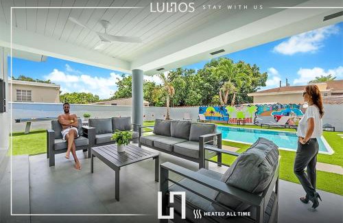Coral Terrace House | 6BR Ultimate Retreat Pool, Sports Court & BBQ L10