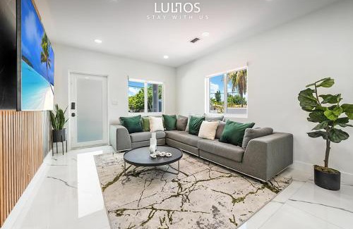 Coral Terrace House | 6BR Ultimate Retreat Pool, Sports Court & BBQ L10