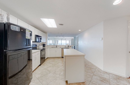 Orange Beach Condo | 6th-Floor Oceanfront Condo w/Balcony, AC, Shared Pools, Sauna, Free WiFI, Gym