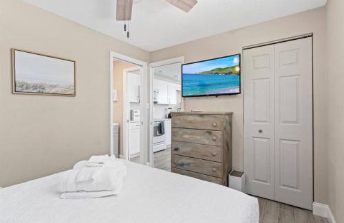 Bay Esplanade House | 7 Bedroom 5 Bath Home with Cottage on Clearwater Beach!