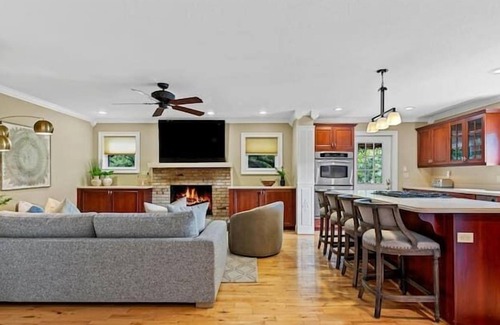 Hendersonville Apartment | 7 Bedroom 682207 by Houzlet