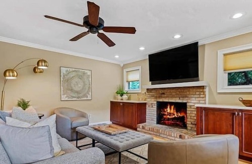 Hendersonville Apartment | 7 Bedroom 682207 by Houzlet