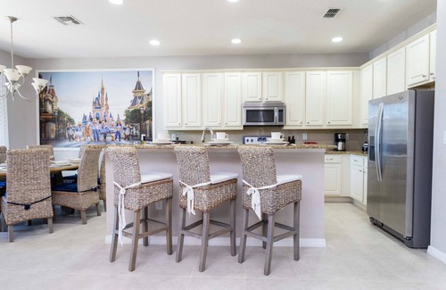 Veranda Palms House | 7-bedroom Family Home with Private Pool