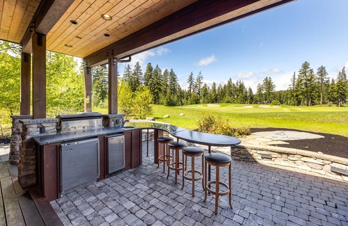 Cle Elum House | 7 Bedroom Mansion Getaway - Pool and Hot Tub - Suncadia Resort