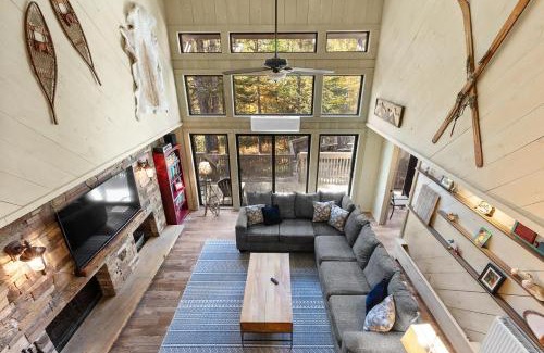 West Dover Ski Chalet | 7-BR Chalet near Mount Snow