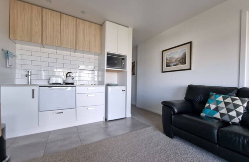 Castor Bay Apartment | 7 Commodore Parry Road