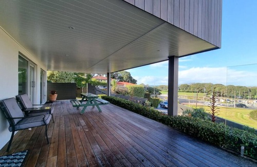 Castor Bay Apartment | 7 Commodore Parry Road