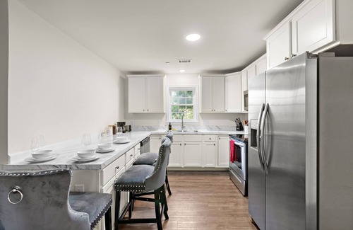 Newark Condo | 7 guests NYC/NWK Free parking