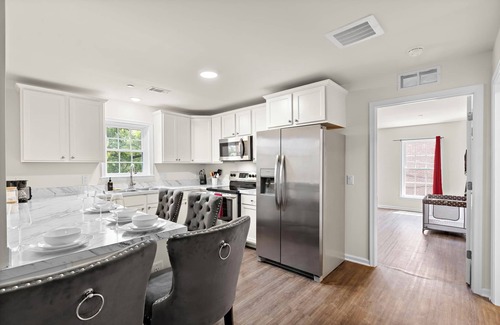 Newark Condo | 7 guests NYC/NWK Free parking