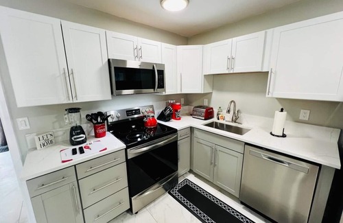 Edgewood Apartment | #7 Heated Pool, Private Patio & Grill