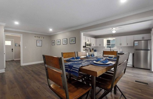 Olathe House | 7 KingsBeds, Spacious, Dogs welcome