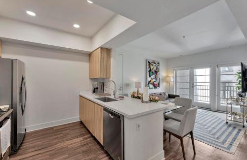 Downtown Apartment | 7 Large Down Town Santa Monica Apartment