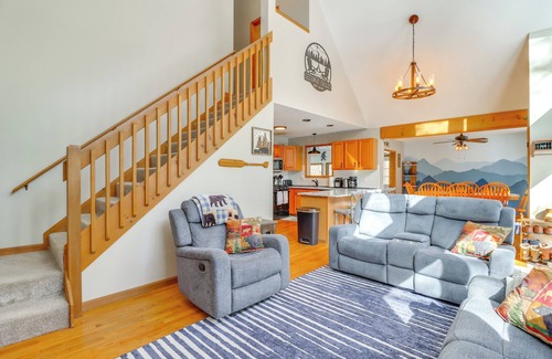 Albrightsville Cabin | 7 Mi to Big Boulder Mtn: Poconos Chalet w/Hot Tub