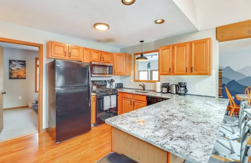 Albrightsville Cabin | 7 Mi to Big Boulder Mtn: Poconos Chalet w/Hot Tub