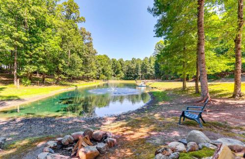 Ranger House | 7 Mi to Carters Lake Cabin with Pond and Pedal Boat!