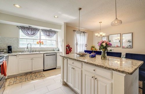 Oxon Hill-Glassmanor House | 7 Mi to National Harbor: Pet-Friendly Family Home