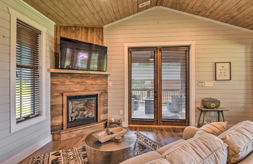 Glenville House | 7 Mi to Ski Sapphire Valley Cottage with Fire Pit