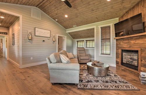 Glenville House | 7 Mi to Ski Sapphire Valley Cottage with Fire Pit