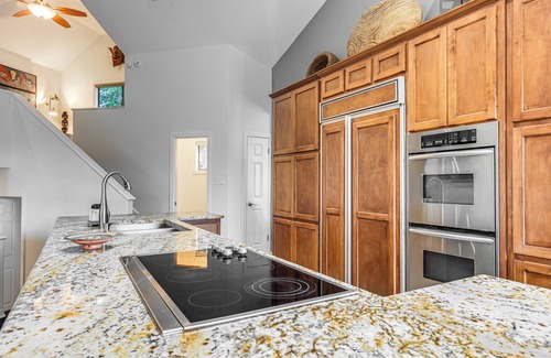 Peyton Brook At Rob Roy House | 7 Mi to Zilker Park: Oasis w/Pool & Patio