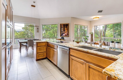 Peyton Brook At Rob Roy House | 7 Mi to Zilker Park: Oasis w/Pool & Patio