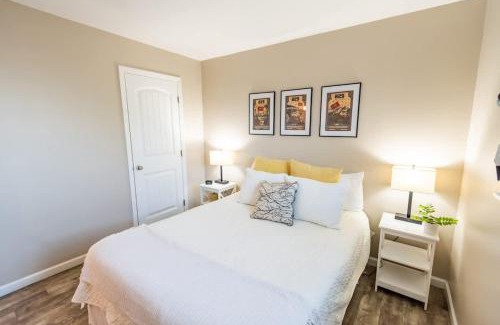 Salemtown House | 7 Min drive to Broadway- Walkable Neighborhood
