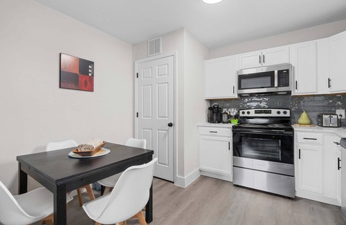 East Durham House | 7 Min walk to Golden Belt - 4 Min Drive to Downtown - 7 to Duke