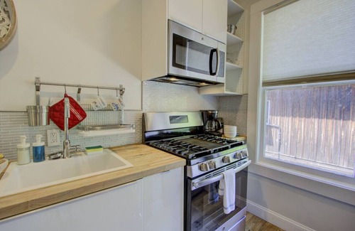 Central Midtown Apartment | #7 · Miraculously Modern in a Vintage Shell - Midtown