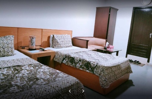 PECHS Hotel | 7 S even Guest House