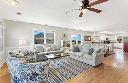 South Nags Head House | 7041 Toes in the Sand * Oceanfront * Dog Friendly