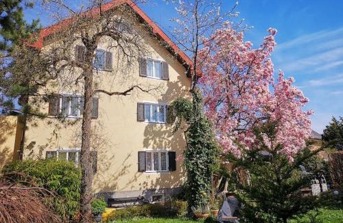 Hallein Apartment | 70qm 3-Zimmer Apartment am Tauernradweg in Hallein bei Salzburg, nahe Berchtesgaden, Roßfeld, Kehlsteinhaus, Obersalzberg, Watzmann, Schönau am Königsee, Bad Vigaun, Schloss Hellbrunn, Burg Hohen Salzburg, Burg Hohen Werfen # Beherbergungsbetrieb OC45
