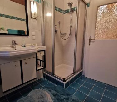 Hallein Apartment | 70qm 3-Zimmer Apartment am Tauernradweg in Hallein bei Salzburg, nahe Berchtesgaden, Roßfeld, Kehlsteinhaus, Obersalzberg, Watzmann, Schönau am Königsee, Bad Vigaun, Schloss Hellbrunn, Burg Hohen Salzburg, Burg Hohen Werfen # Beherbergungsbetrieb OC45