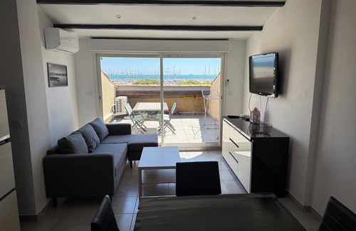 Fos-sur-Mer Apartment | 72 m2 duplex apartment with large terrace and sea view