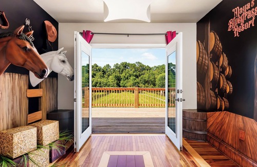 Frankfort House | 7500SqFt*Sleeps18*Bourbon Trial*Creek*Sauna*Hot Tub*Themed Spaces*Luxe Amenities