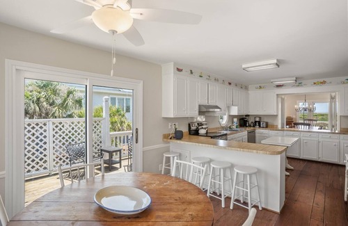 Saint Helena Island House | 769 Marlin Dr