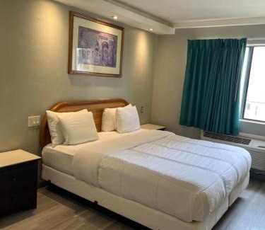 Huntington Beach Hotel | 777 Motor Inn