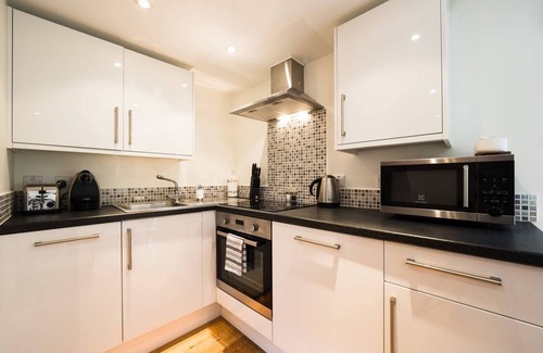Didcot Apartment | 7b Ashbrook Mews Summ