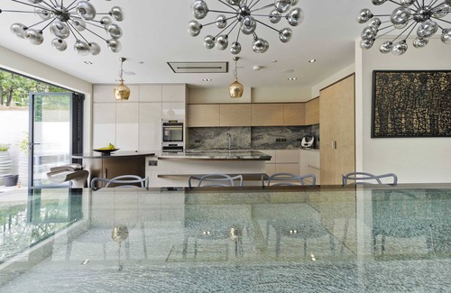 Westbourne Green House | 7bed Notting Hill w/garden, games room & parking