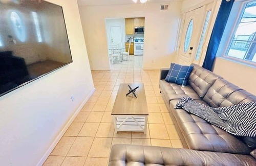 Northeast Reno House | 7Bedroom|3Bath|Sleeps21|9TVs