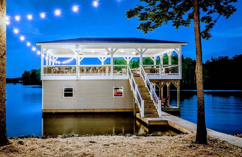 Mineral House | 7BR Private Paradise 2 Story Dock, Beach, Hot Tub