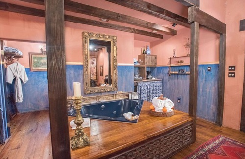 Wellborn Cabin | 7F Lodge - Spain Spanish Hacienda Splendor w/Jacuzzi Tub and Breakfast