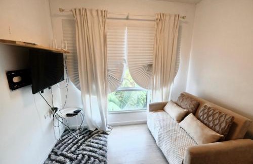 Lat Krabang Apartment | 7min BKK airport - free pick up - malls nearby