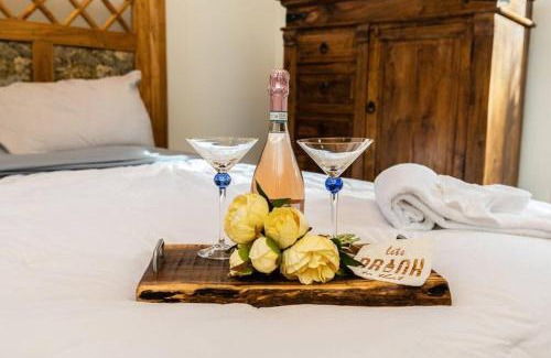 Nellysford Ski Chalet | 7th Hole Chalet at Wintergreen Resort Hot Tub, Sauna & 3 Fireplaces